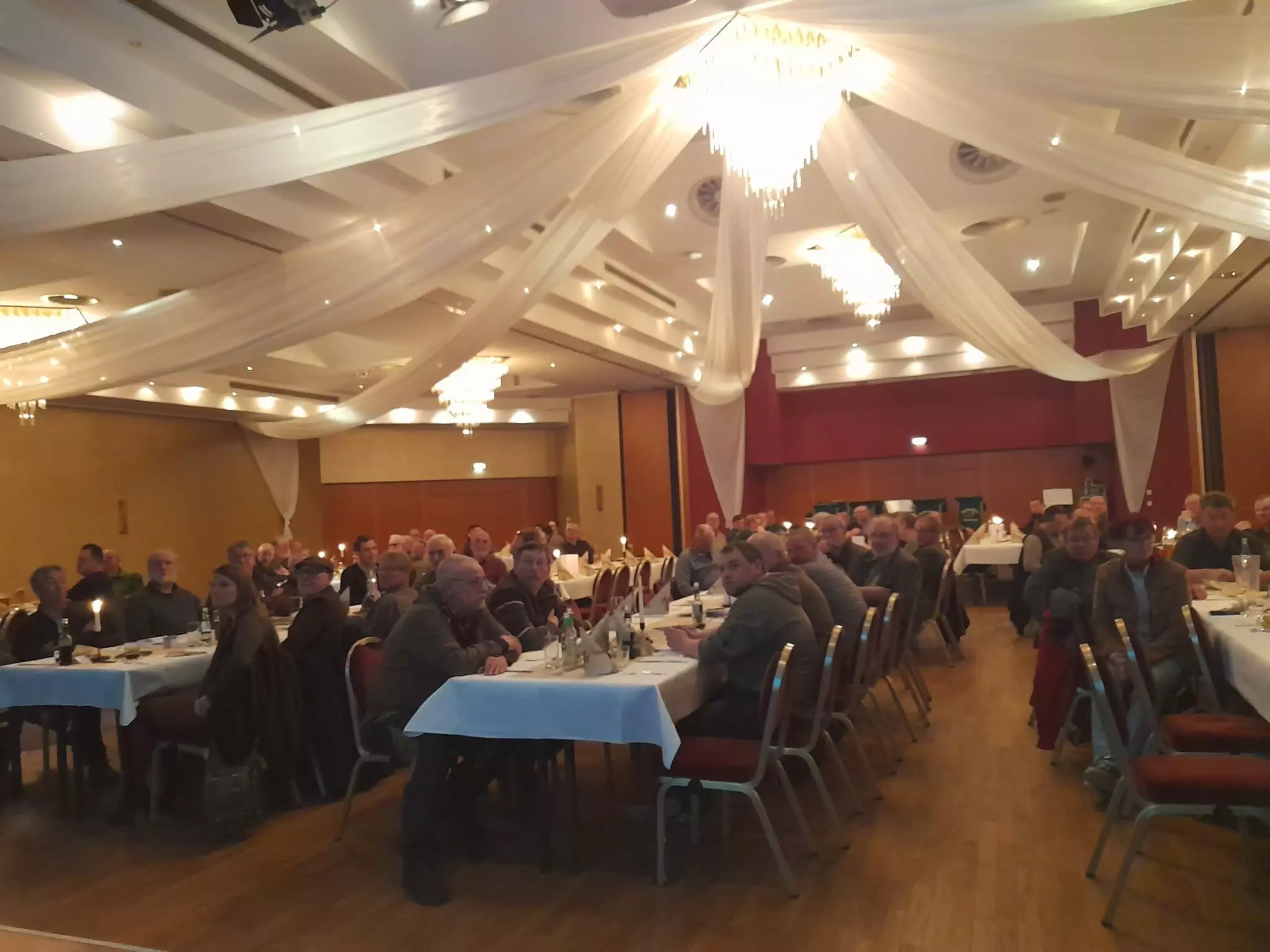 Jägerschaft Treffen im freien Wald